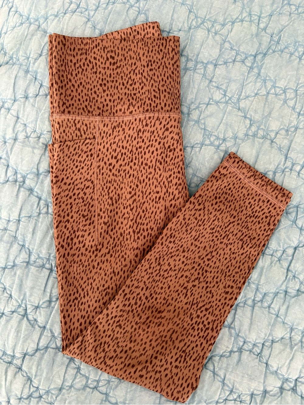 Athleta Leggings ~ M ~ Salutation Stash Pocket 7/8 Tights ~ NWOT